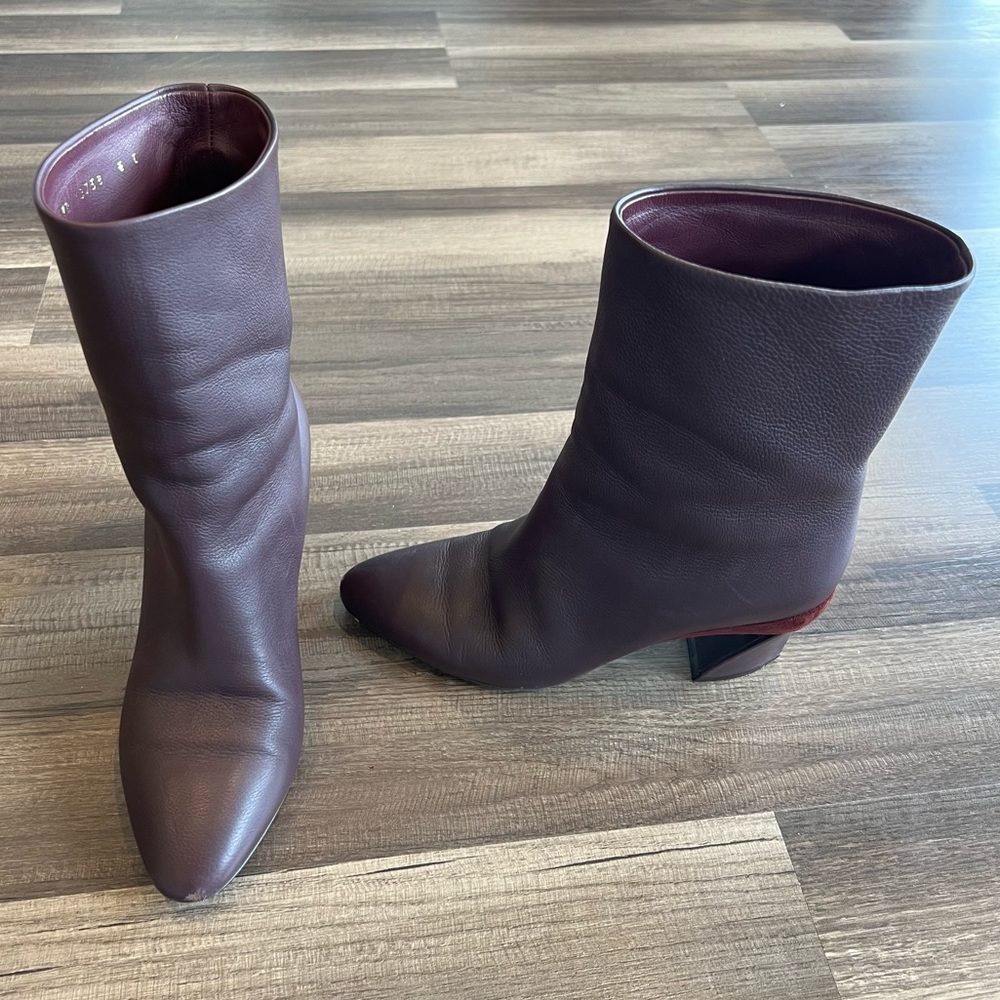 Ferragamo Burgundy Amatea Booties Sculpted Heel Leather 6 Wide / 6C - Picture 4 of 9
